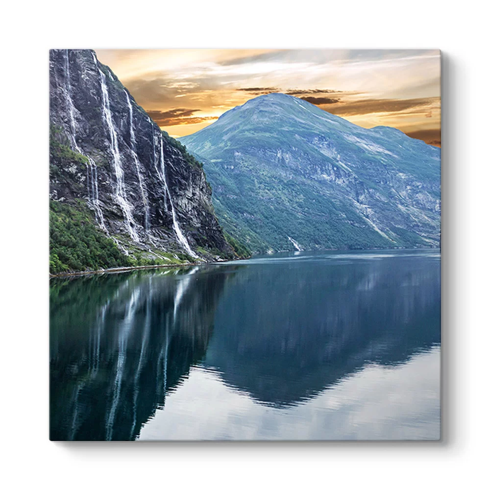 Norveç Geiranger Şelalesi Tablosu - Model 3
